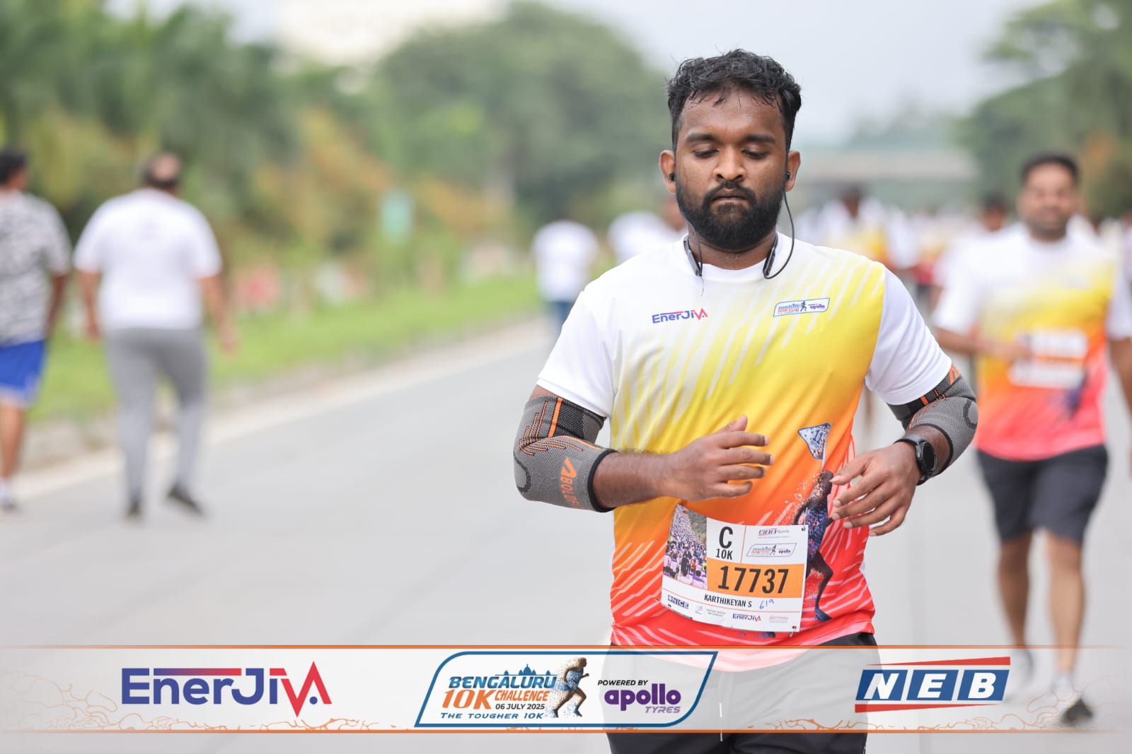 Karthikeyan Shanmugam mid-stride at the Bengaluru 10K Challenge 2025, wearing bib C/10K #17737
